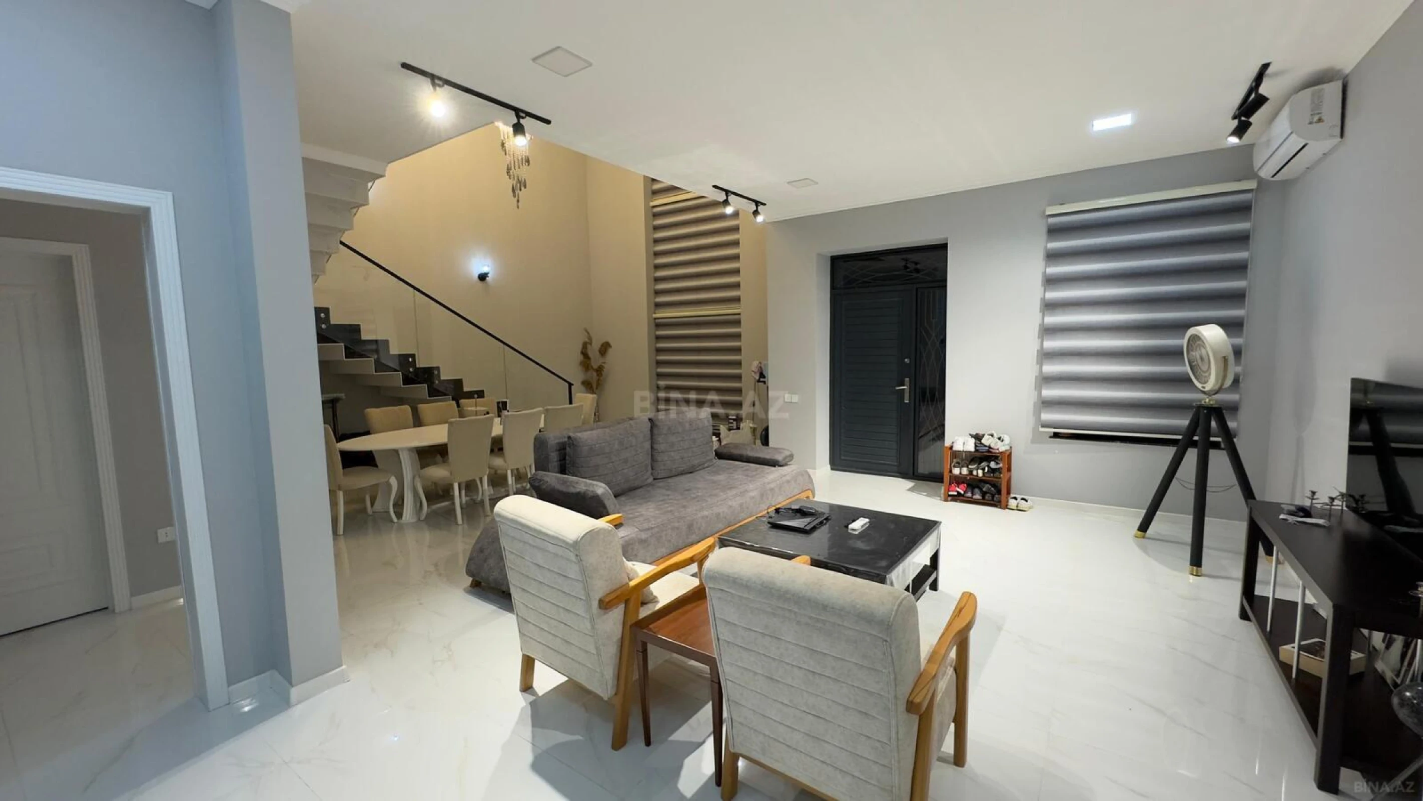 Satılır 6 otaqlı həyət evi 270 m²