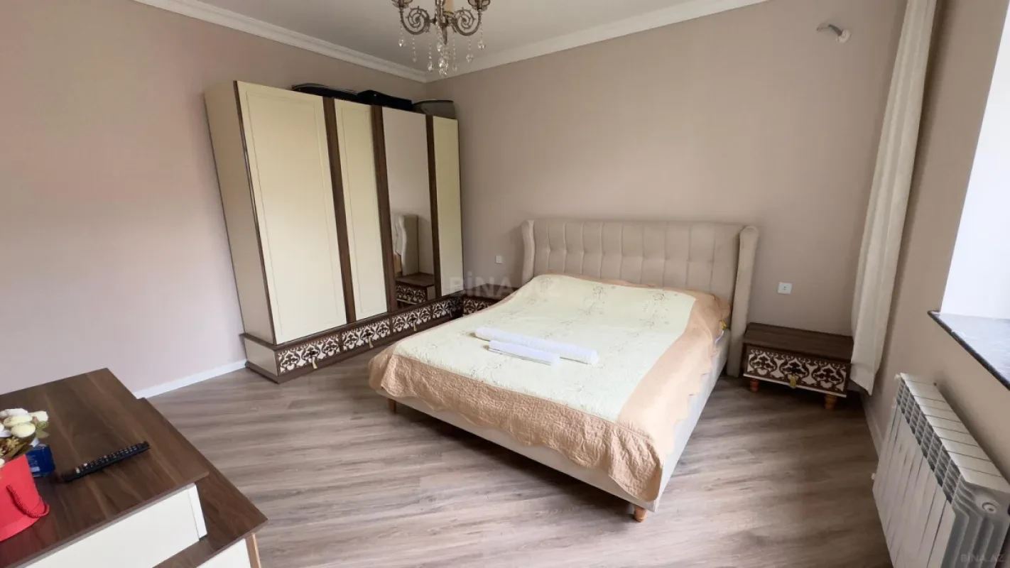 Satılır 6 otaqlı həyət evi 270 m²