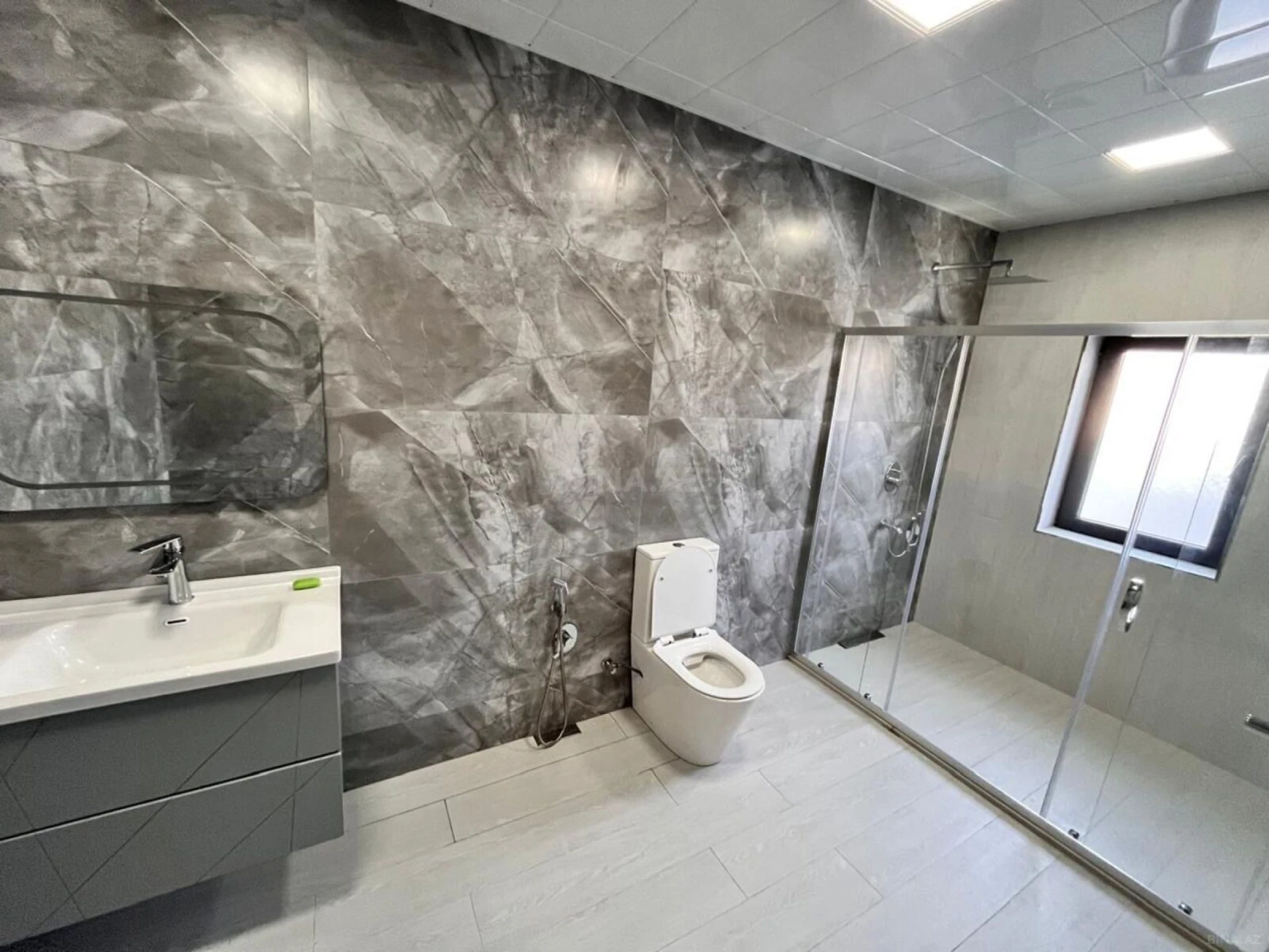 Kirayə verilir 6 otaqlı həyət evi 250 m²