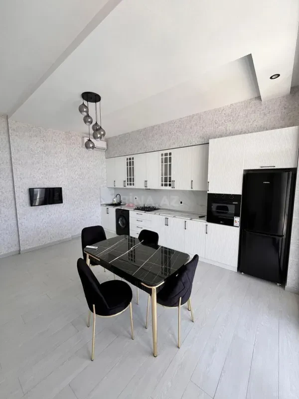 Kirayə verilir 6 otaqlı həyət evi 250 m²