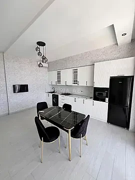 Kirayə verilir 6 otaqlı həyət evi 250 m²
