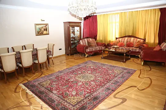Kirayə verilir 4 otaqlı mənzil 210 m²