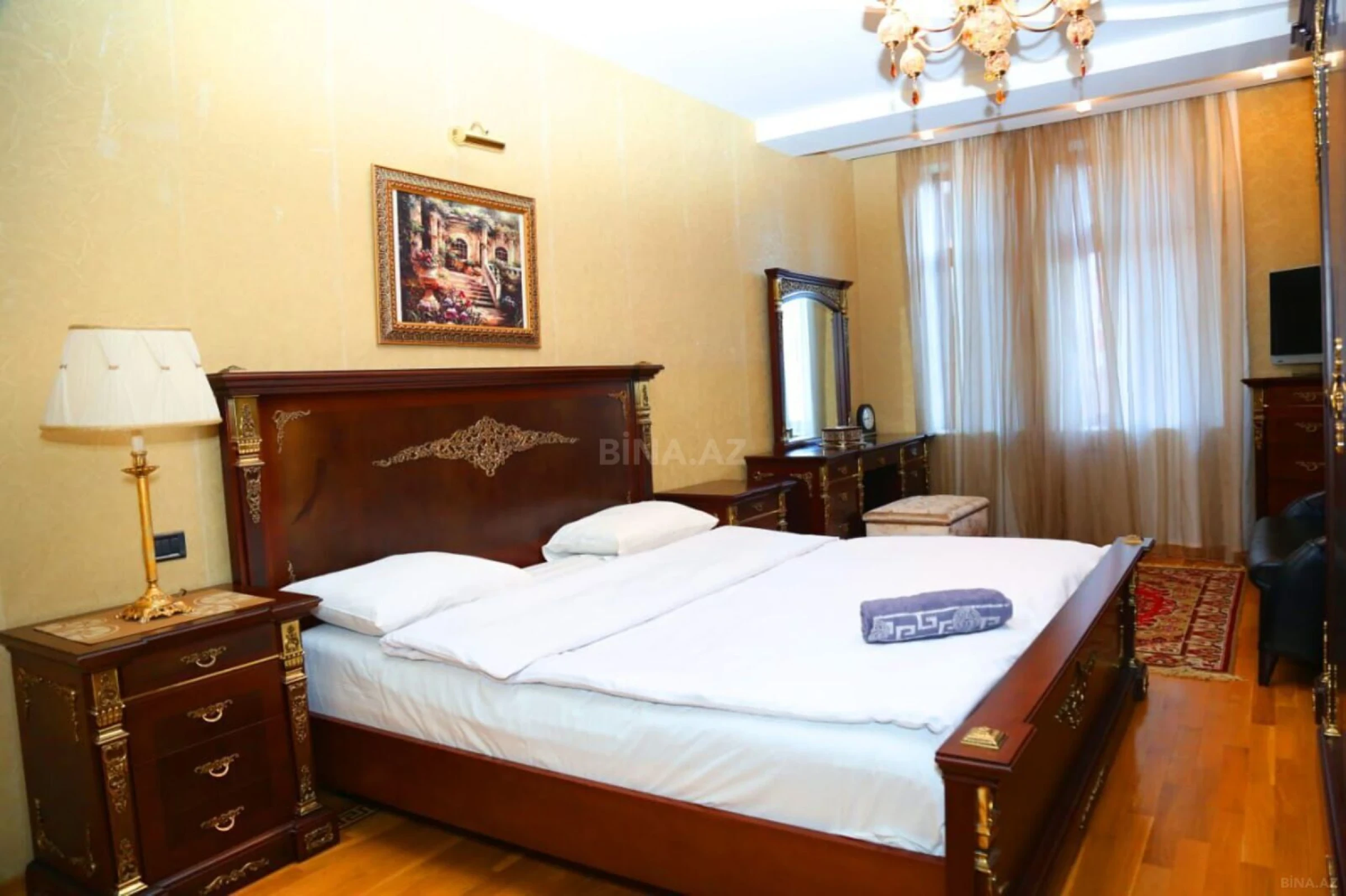 Kirayə verilir 4 otaqlı mənzil 210 m²
