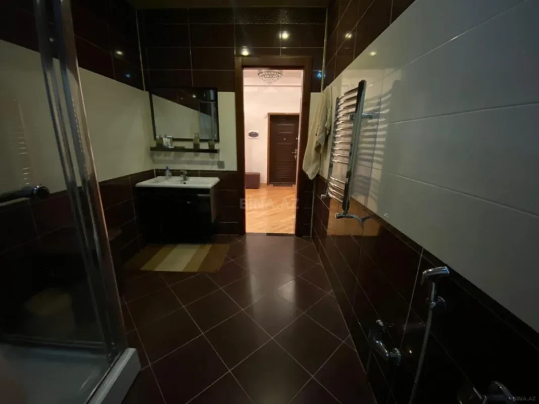 Satılır 3 otaqlı mənzil 132 m²