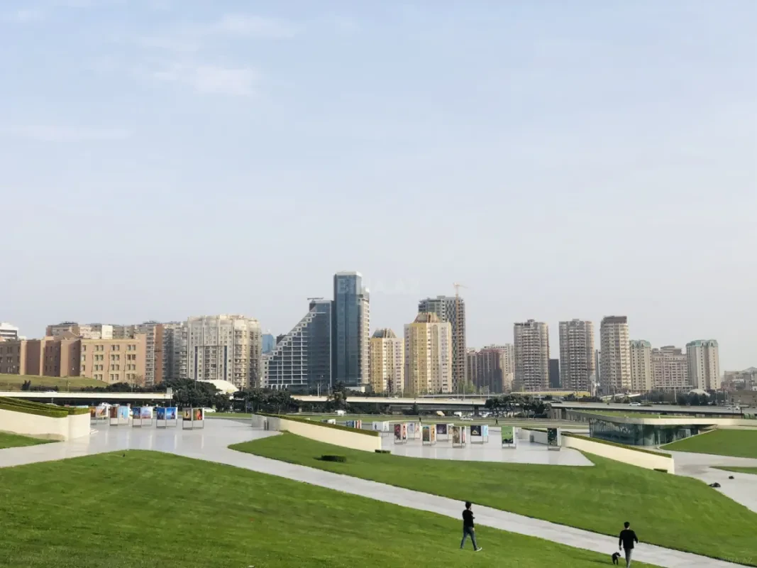 Satılır 3 otaqlı mənzil 132 m²