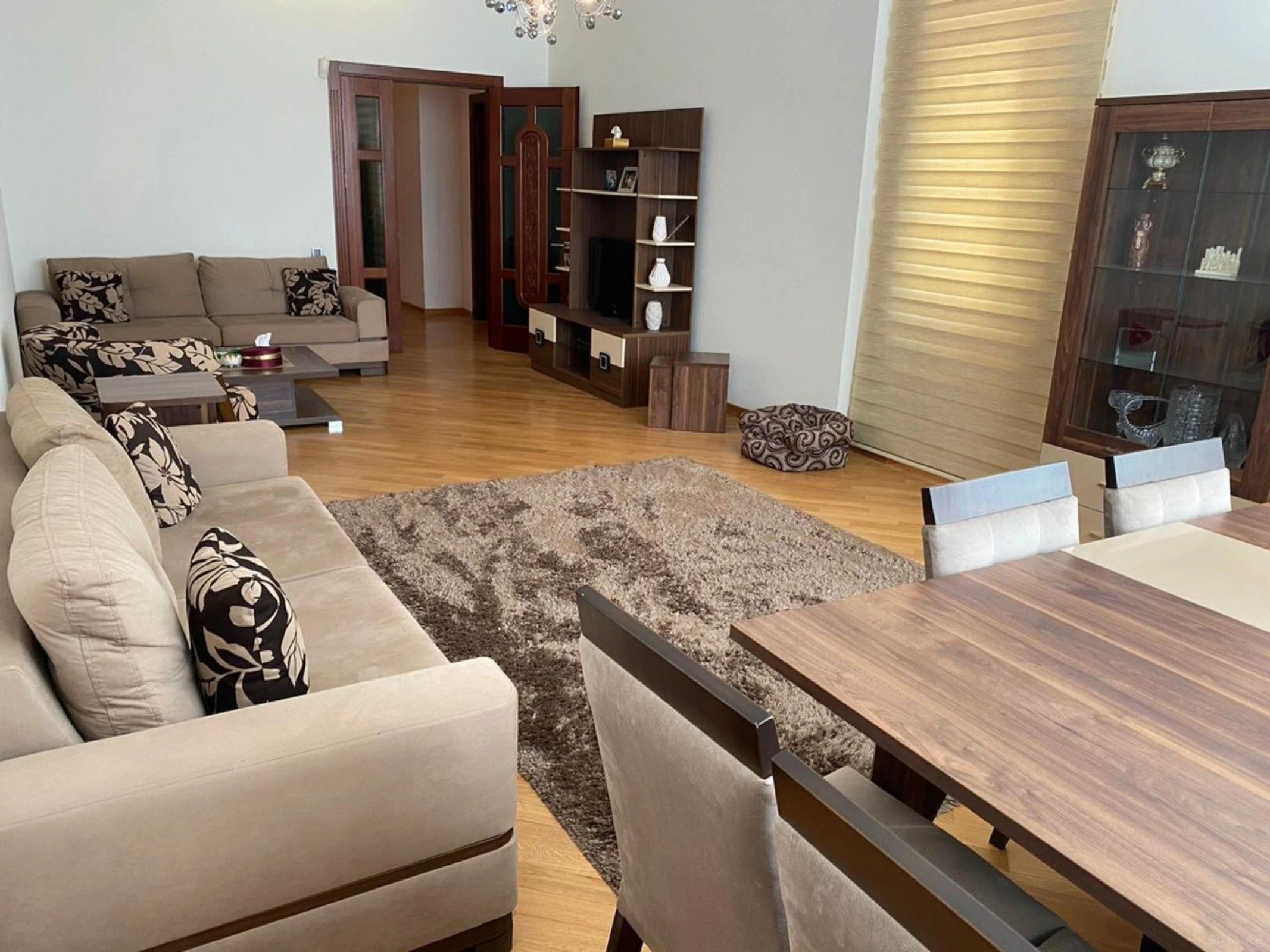 Satılır 3 otaqlı mənzil 132 m²