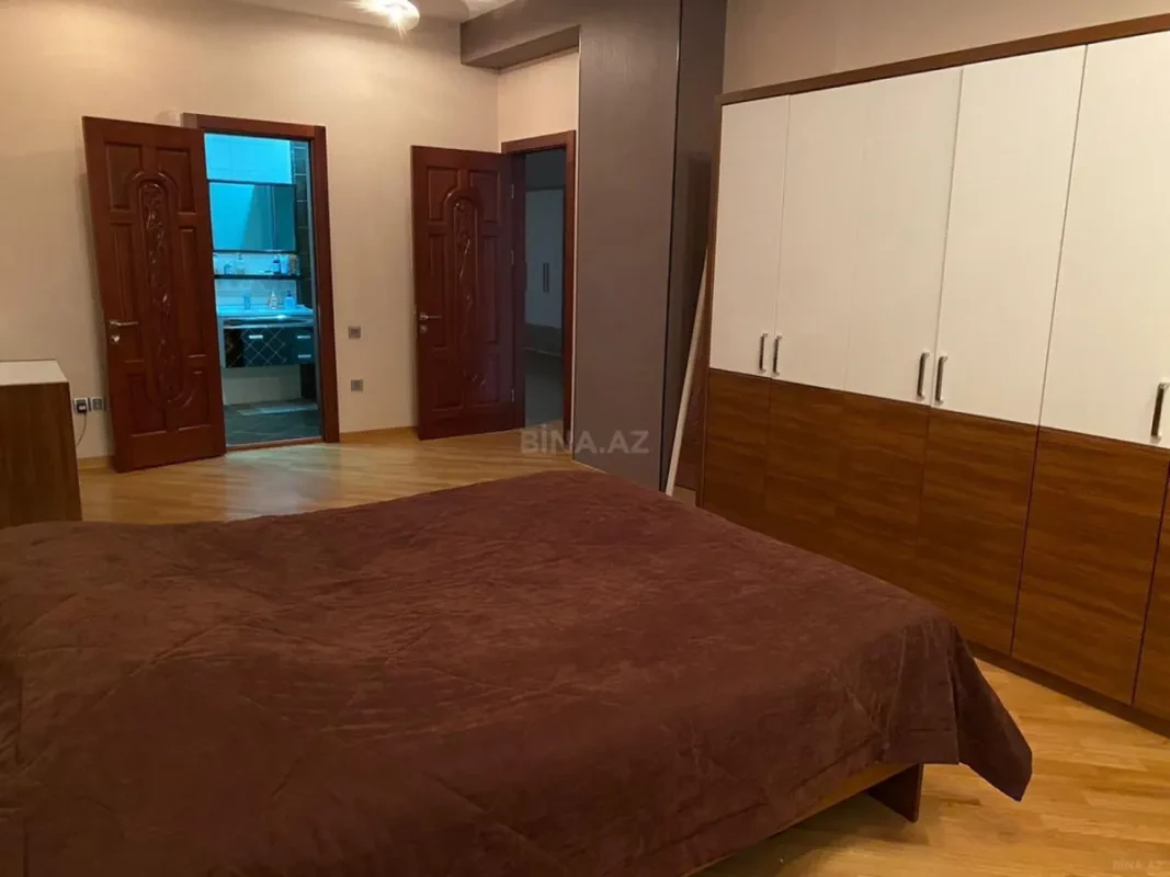 Satılır 3 otaqlı mənzil 132 m²