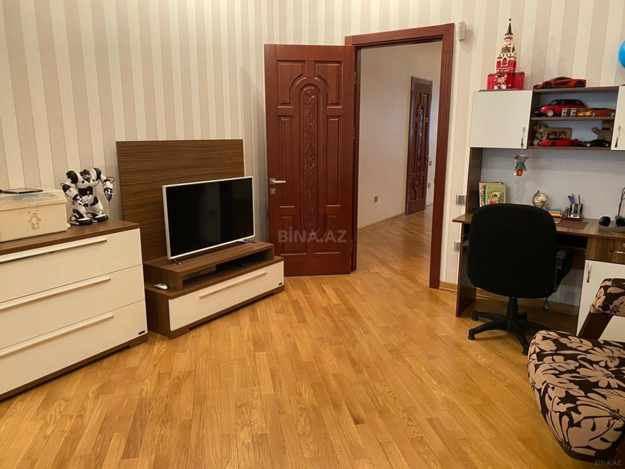 Satılır 3 otaqlı mənzil 132 m²