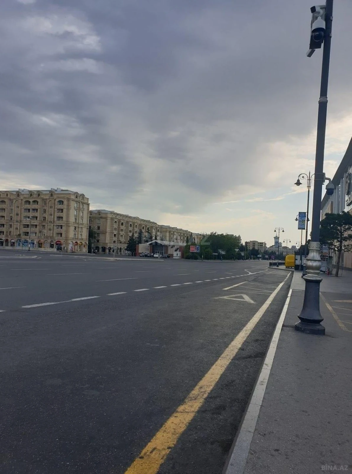 Satılır 3 otaqlı mənzil 132 m²