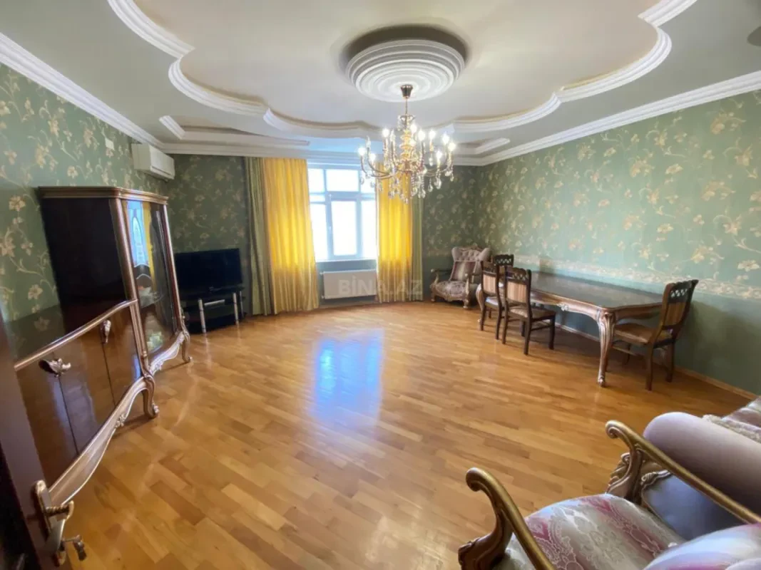 Kirayə verilir 3 otaqlı mənzil 135 m²