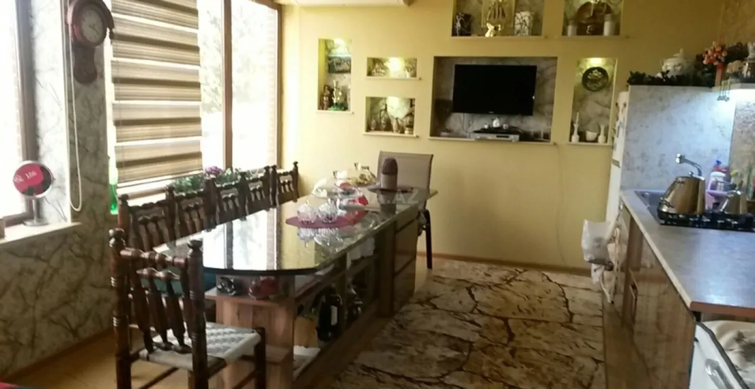 Kirayə verilir 6 otaqlı həyət evi 250 m²