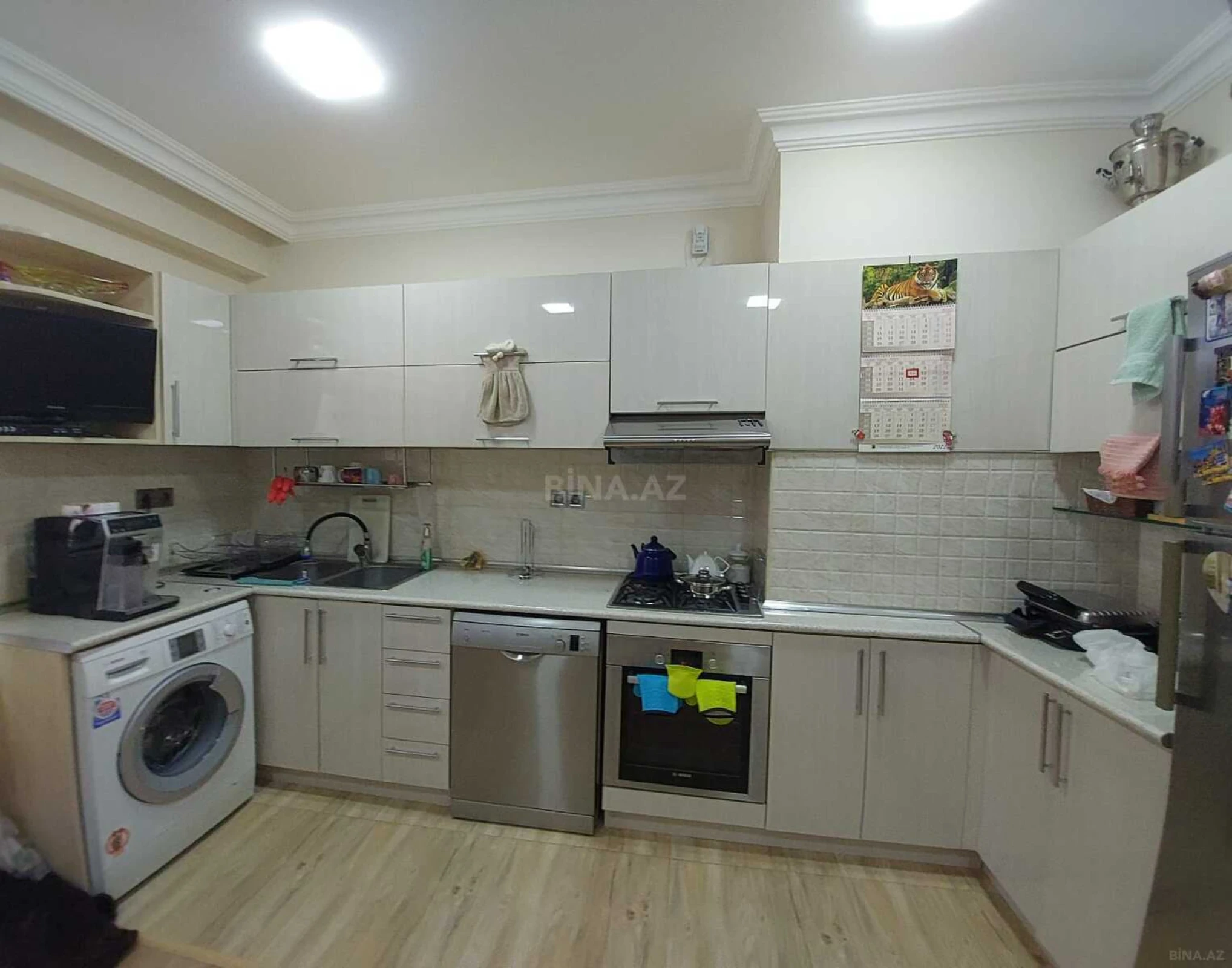 Satılır 4 otaqlı mənzil 142 m²
