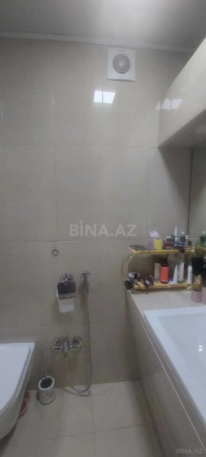 Satılır 4 otaqlı mənzil 142 m²