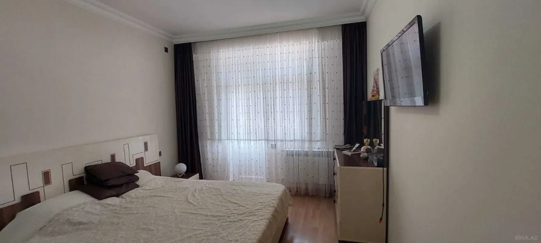 Satılır 4 otaqlı mənzil 142 m²