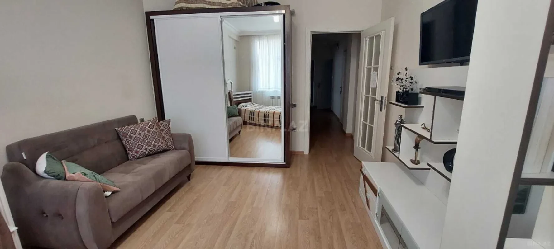 Satılır 4 otaqlı mənzil 142 m²