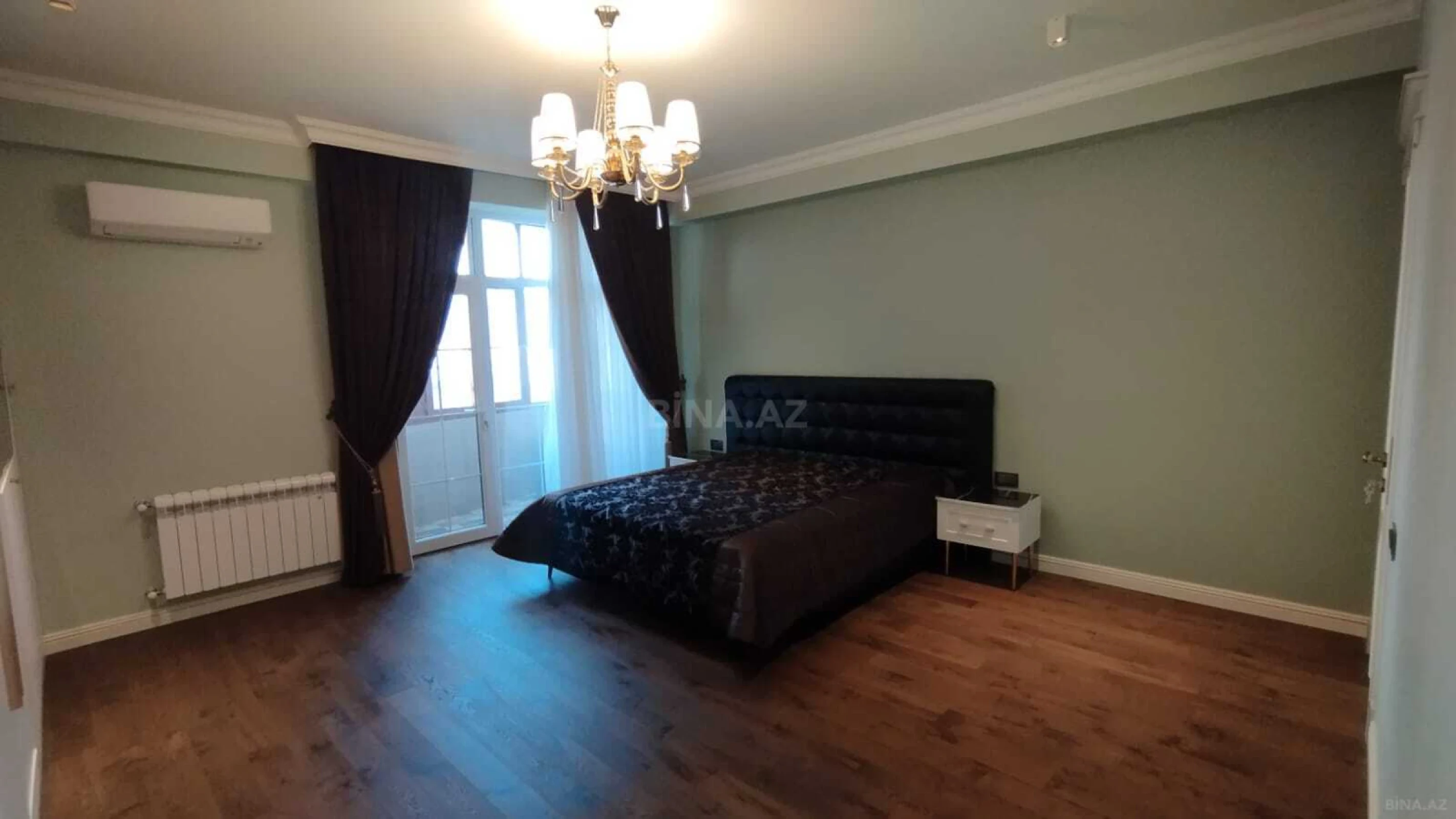 Satılır 4 otaqlı mənzil 155 m²