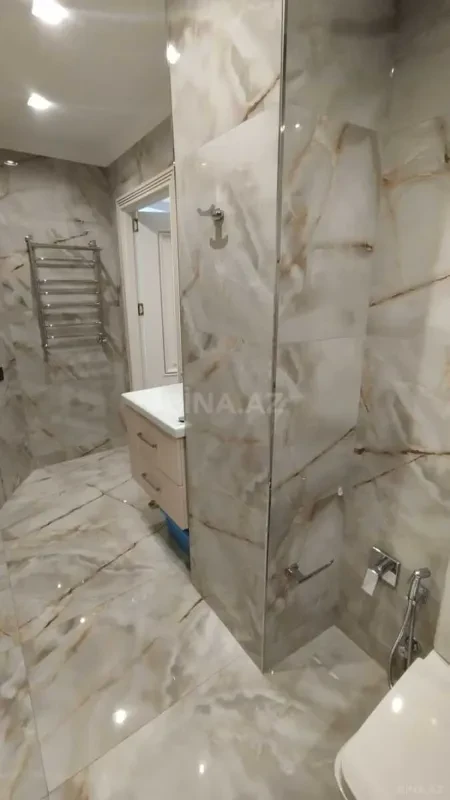 Satılır 4 otaqlı mənzil 155 m²