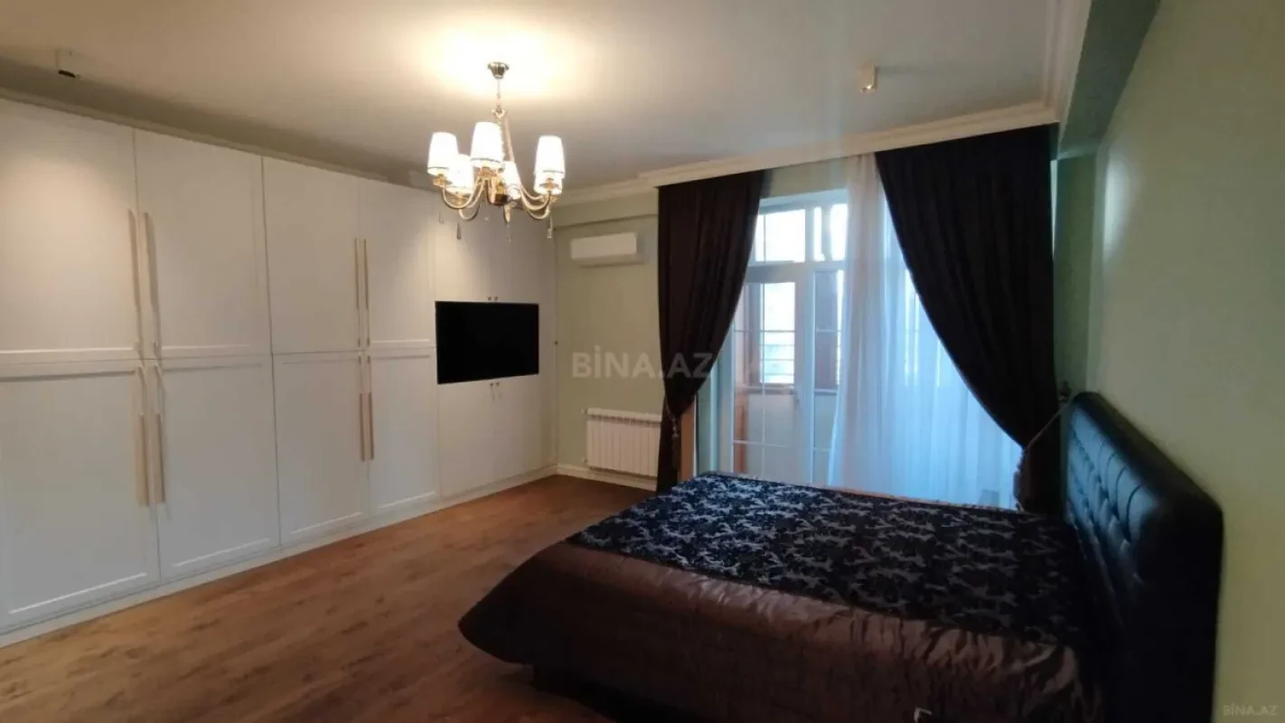 Satılır 4 otaqlı mənzil 155 m²