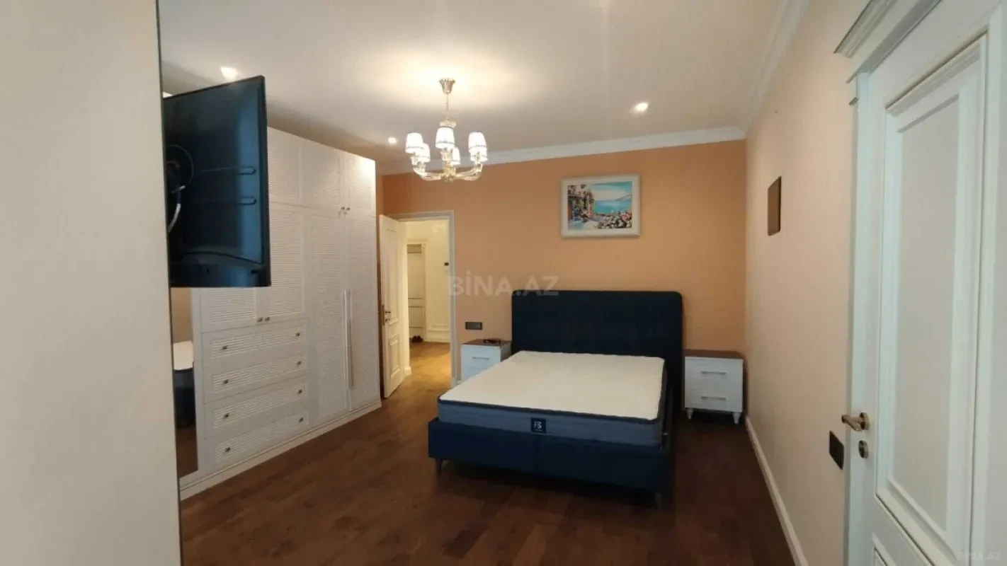 Satılır 4 otaqlı mənzil 155 m²