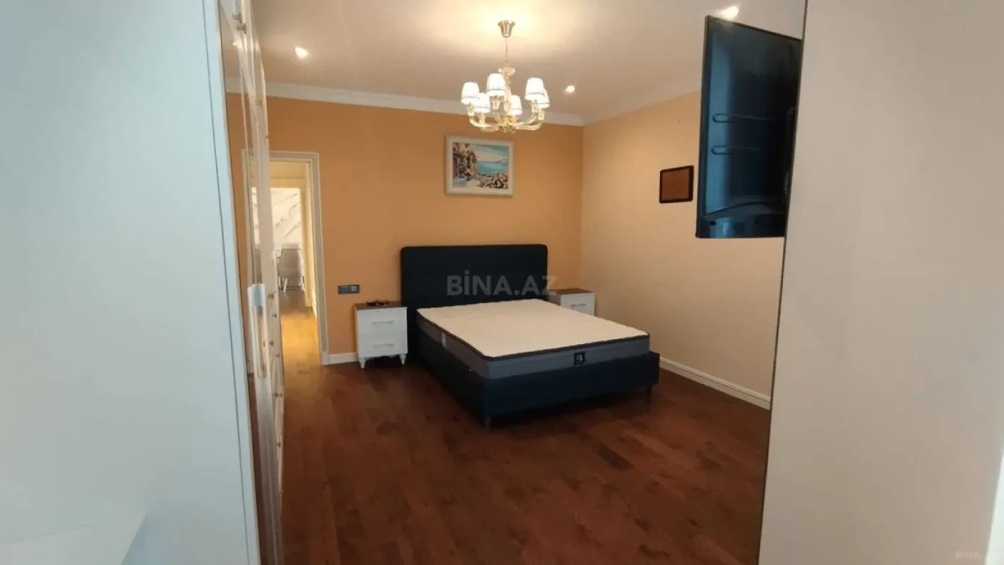Satılır 4 otaqlı mənzil 155 m²