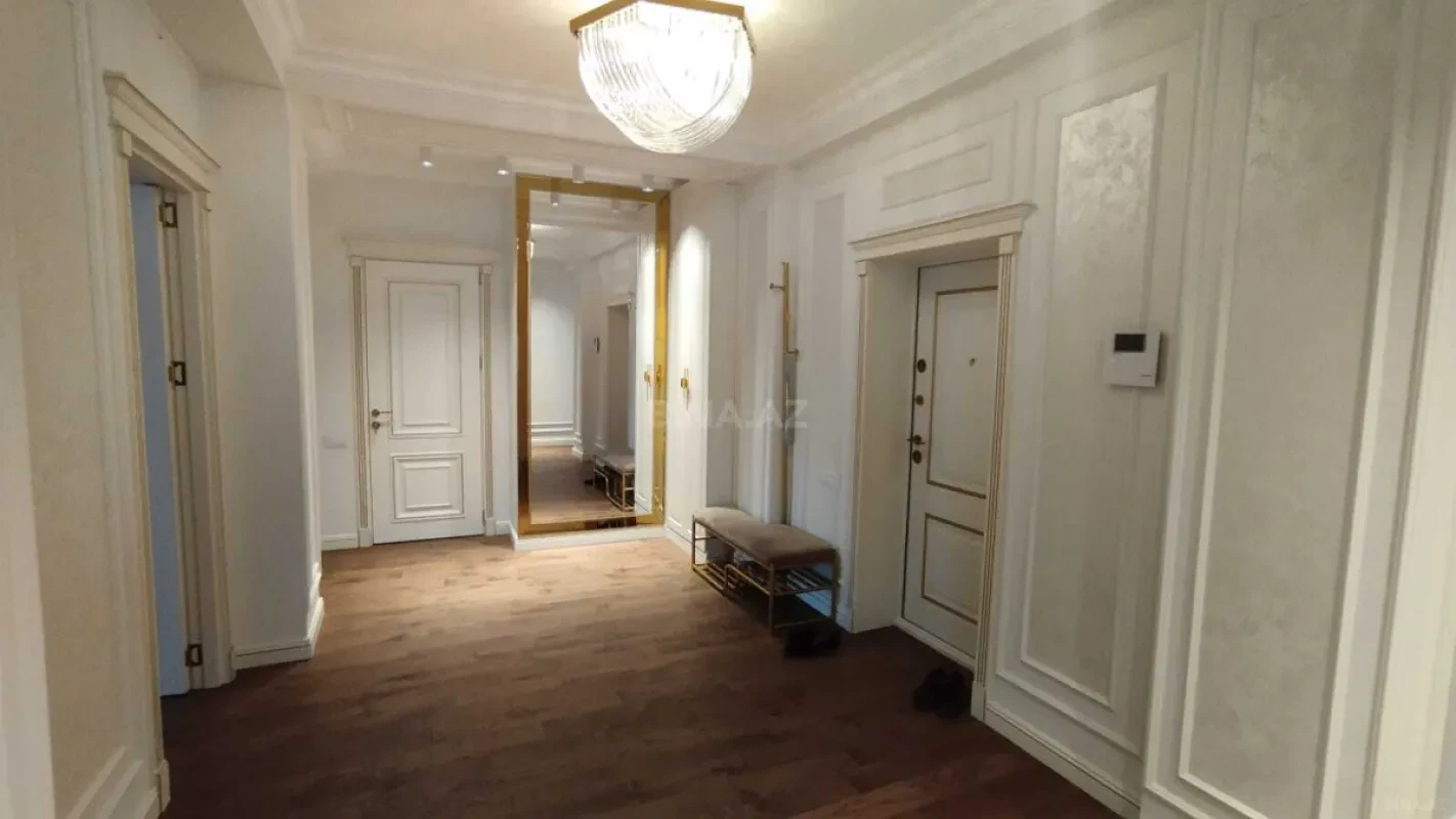 Satılır 4 otaqlı mənzil 155 m²