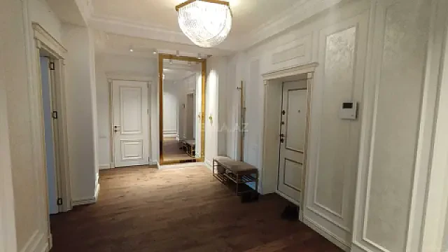 Satılır 4 otaqlı mənzil 155 m²