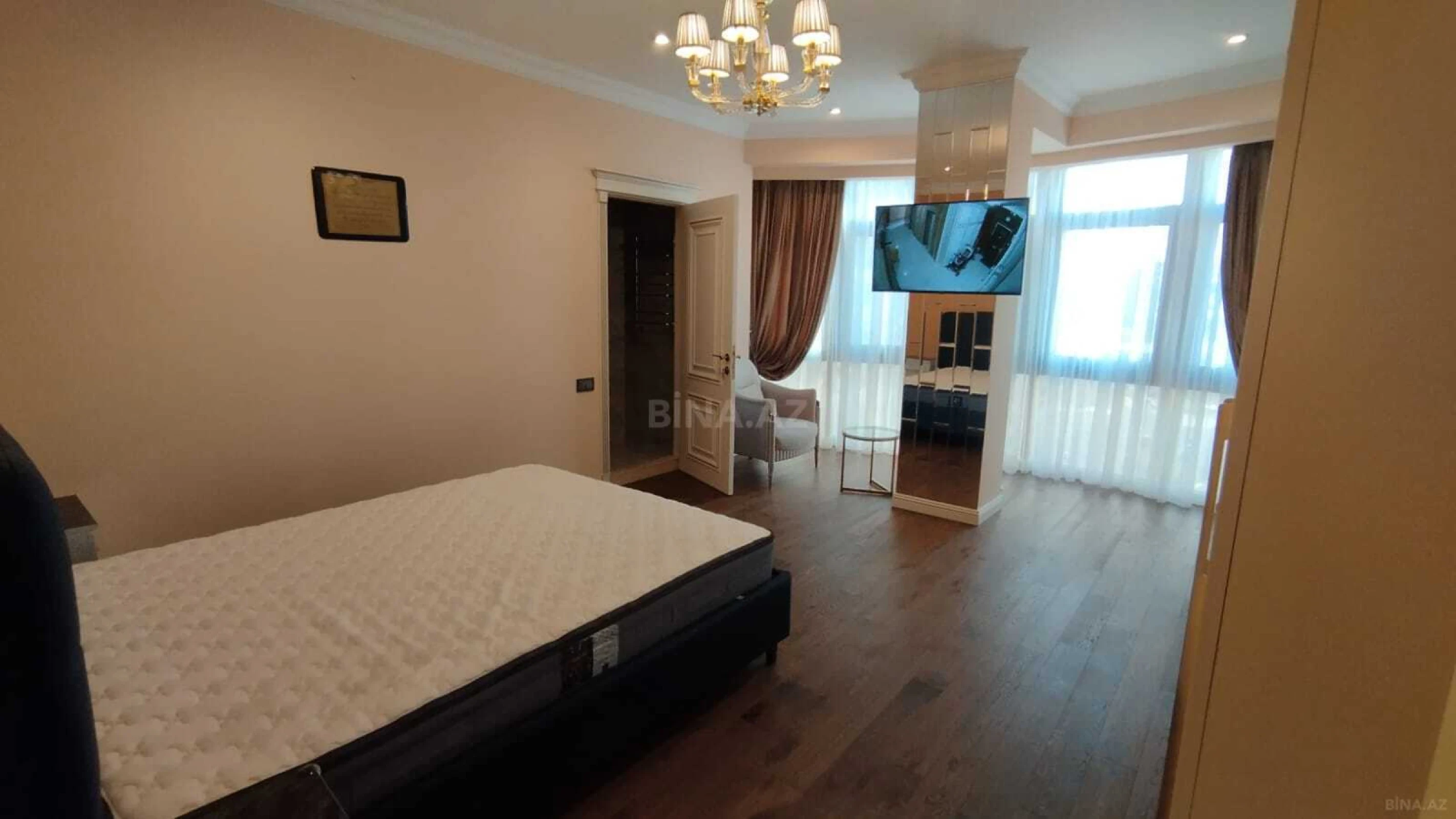 Satılır 4 otaqlı mənzil 155 m²