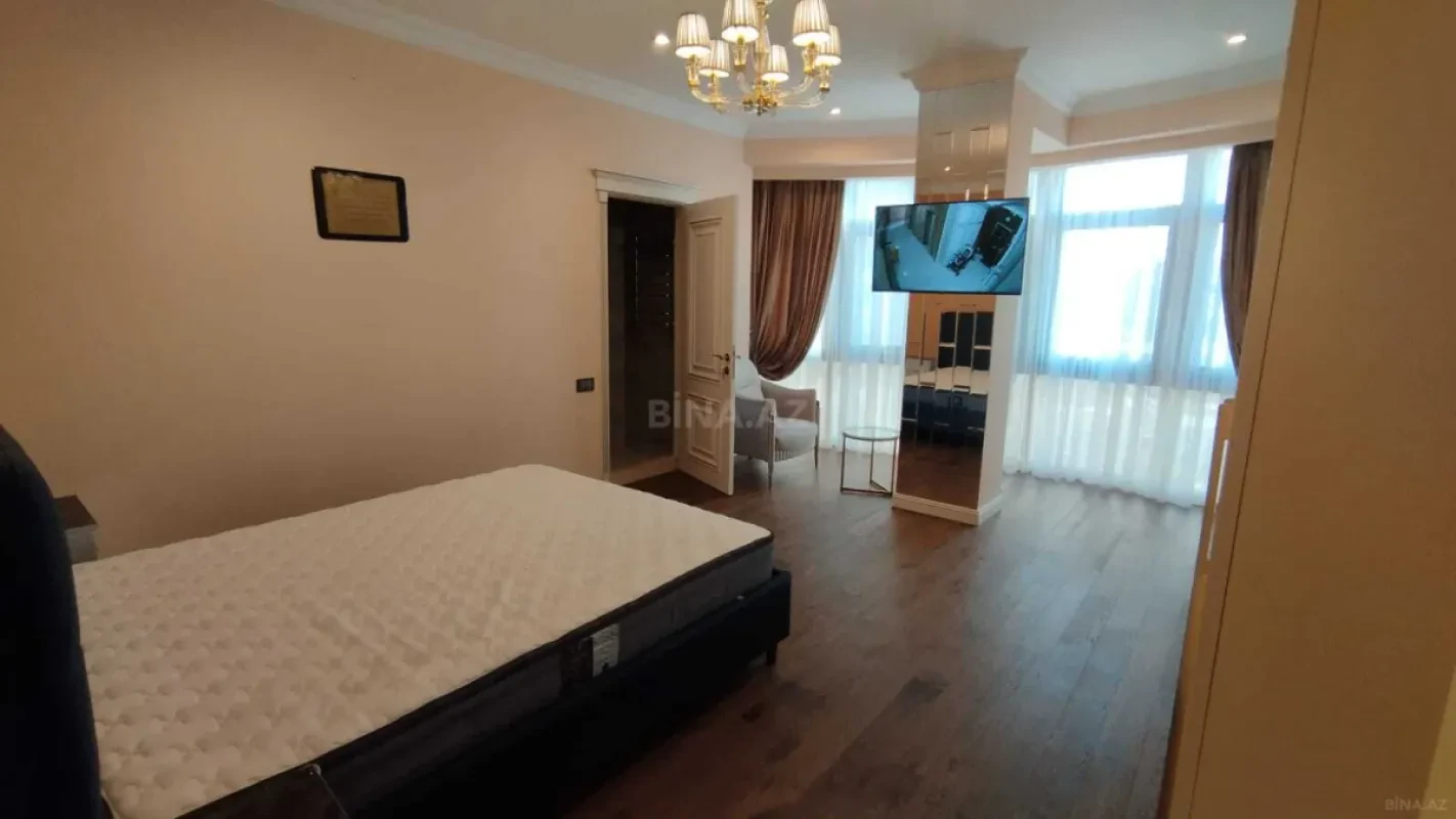 Satılır 4 otaqlı mənzil 155 m²