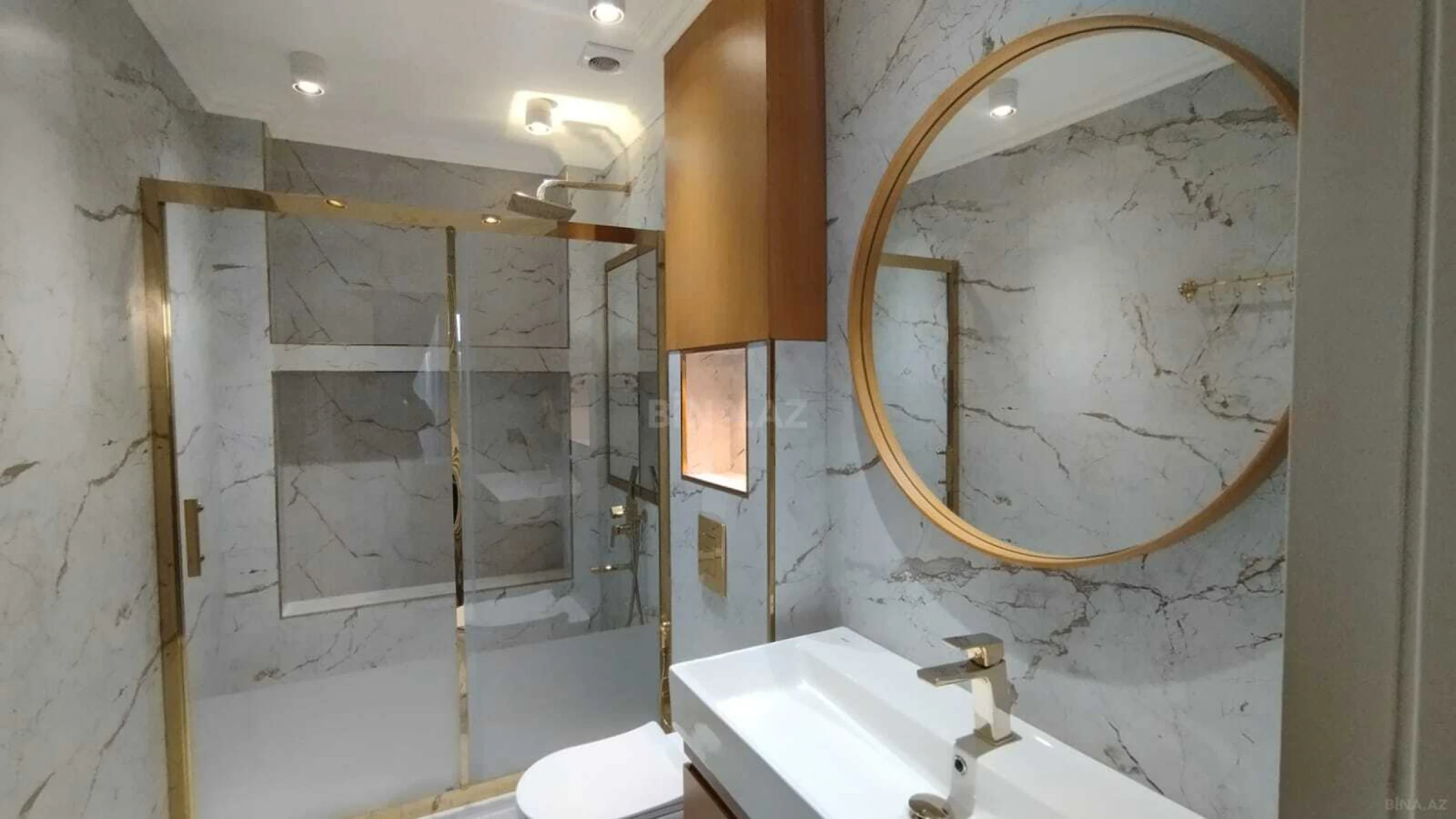 Satılır 4 otaqlı mənzil 155 m²