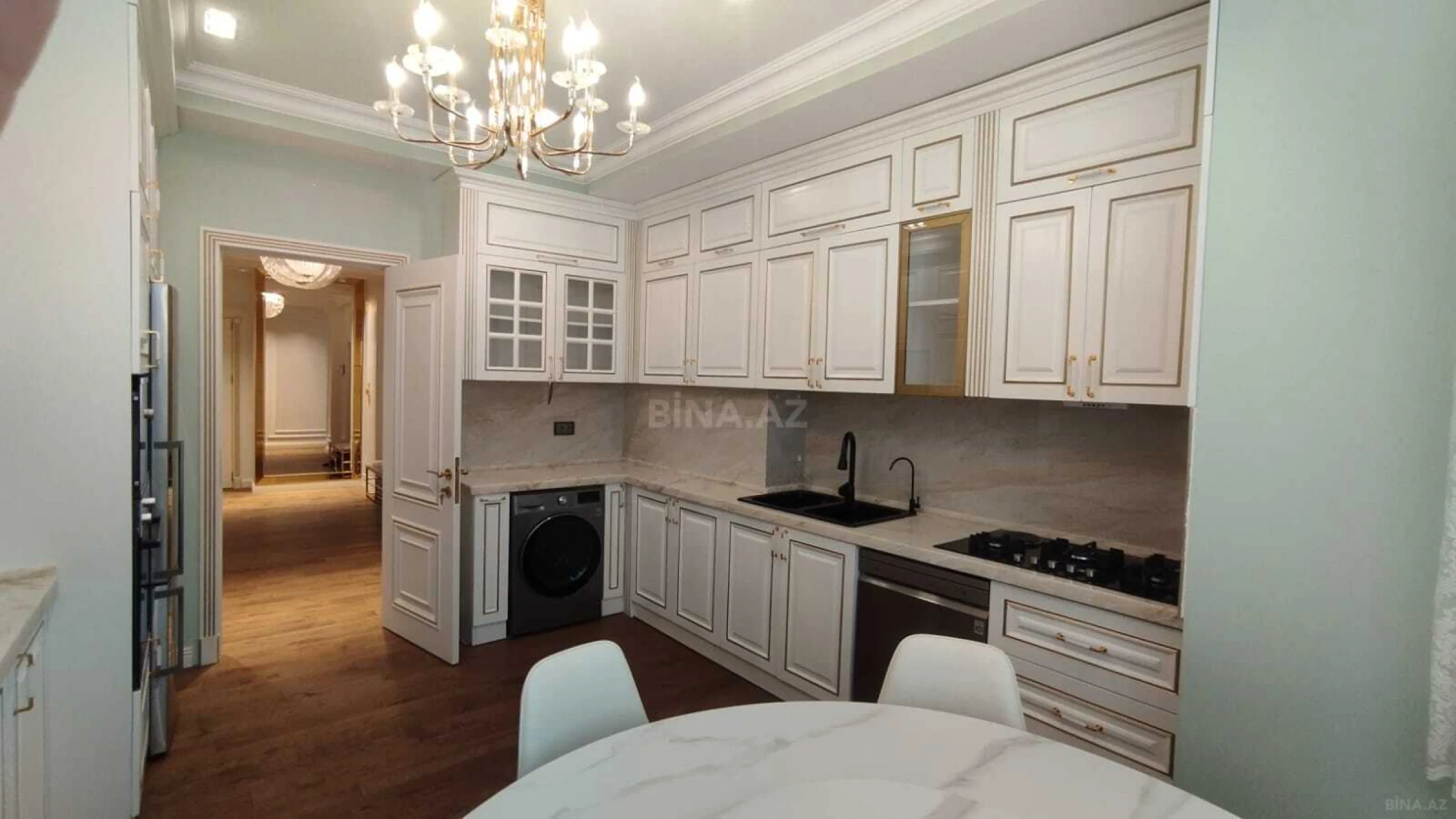 Satılır 4 otaqlı mənzil 155 m²