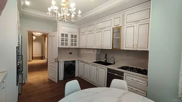 Satılır 4 otaqlı mənzil 155 m²