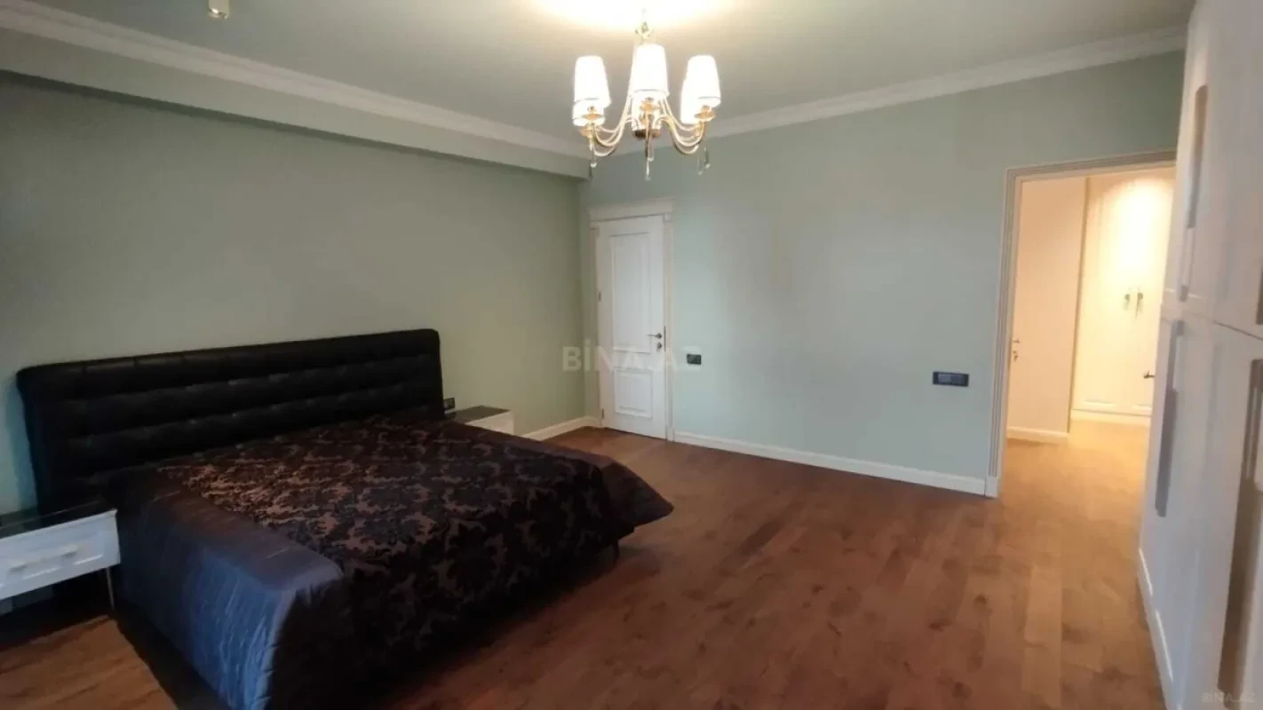 Satılır 4 otaqlı mənzil 155 m²