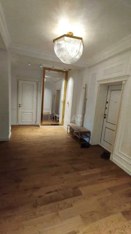 Satılır 4 otaqlı mənzil 155 m²