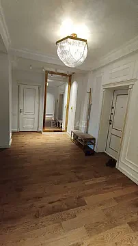 Satılır 4 otaqlı mənzil 155 m²