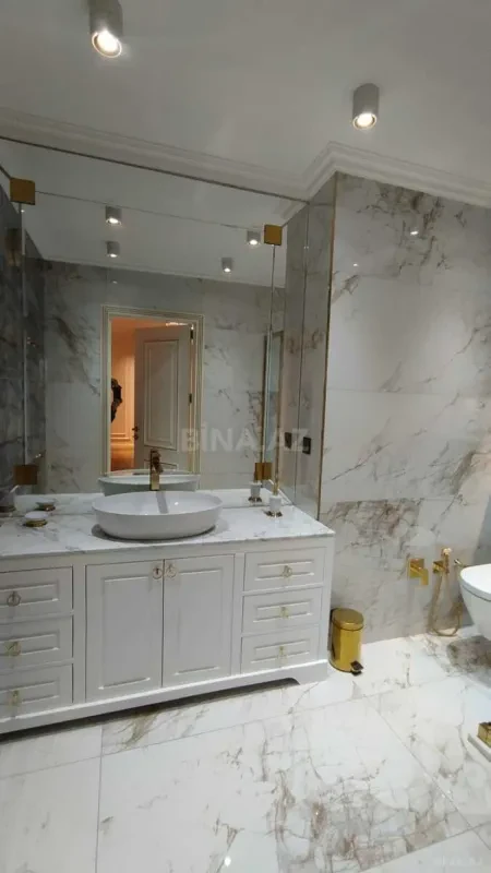 Satılır 4 otaqlı mənzil 155 m²