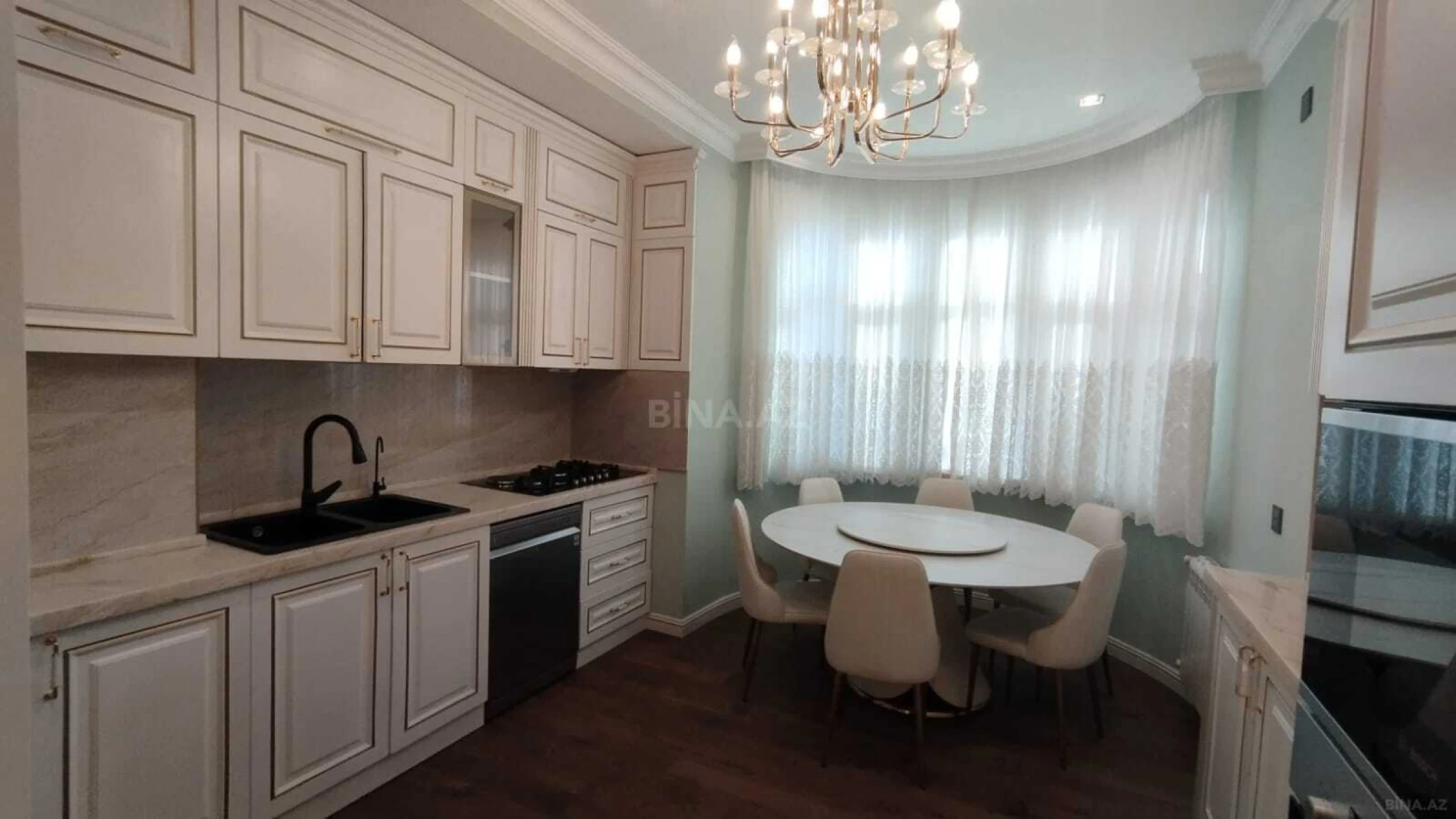 Satılır 4 otaqlı mənzil 155 m²