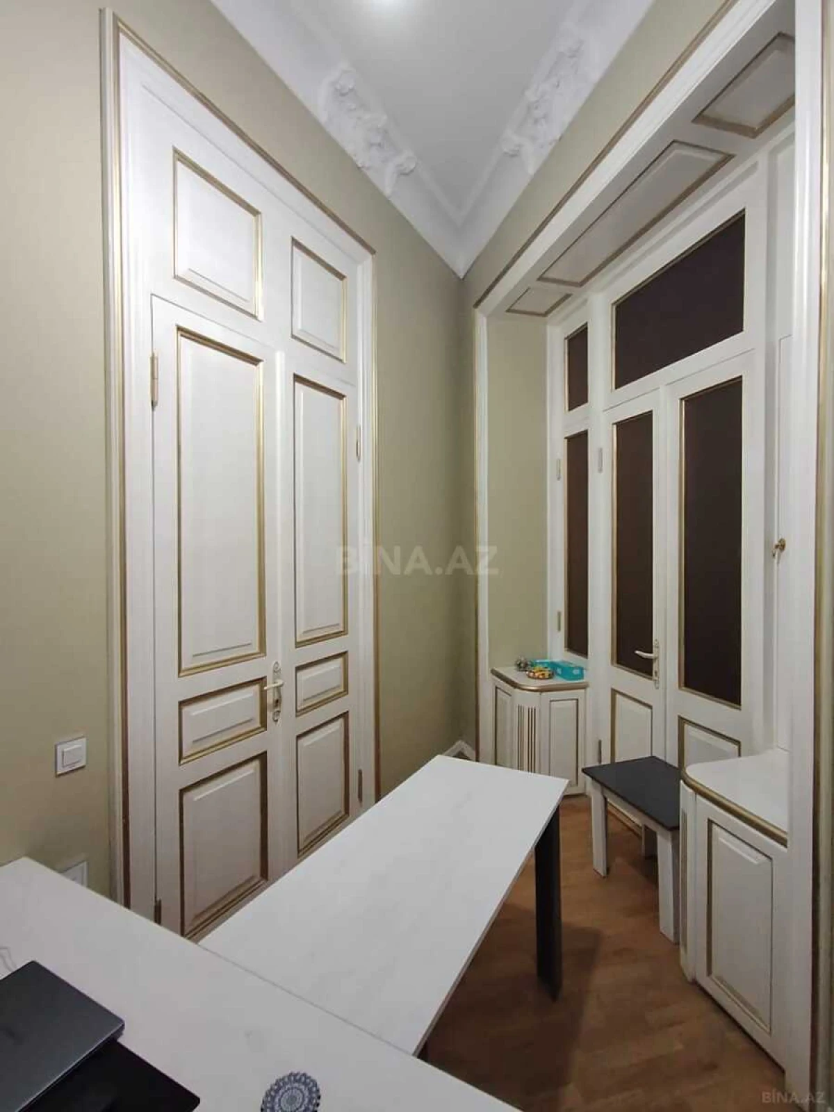 Kirayə verilir 1 otaqlı ofis 10 m²