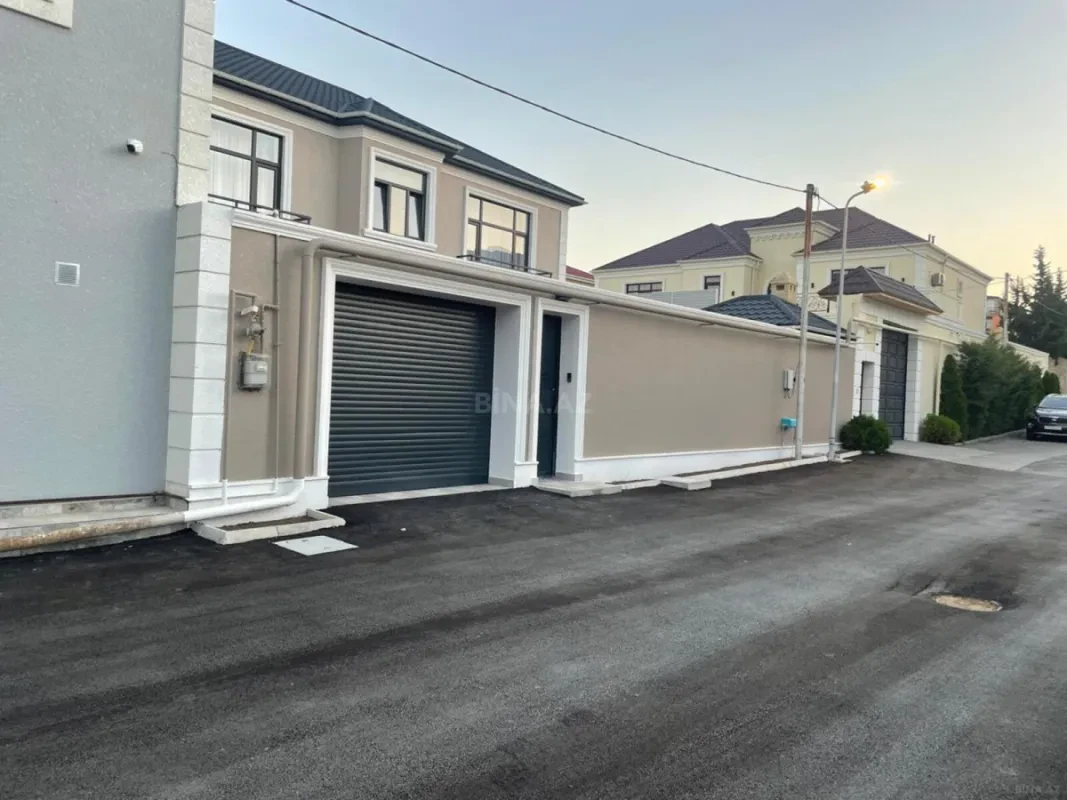 Satılır 5 otaqlı həyət evi 300 m²