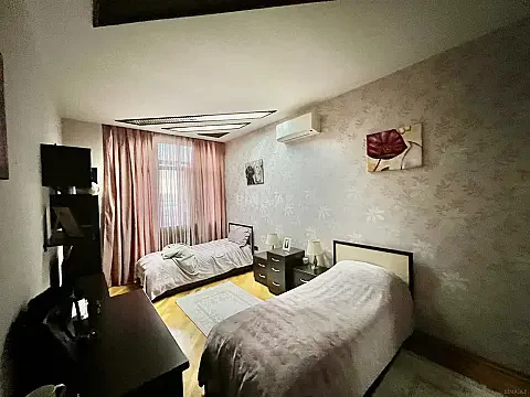 Satılır 3 otaqlı mənzil 141 m²
