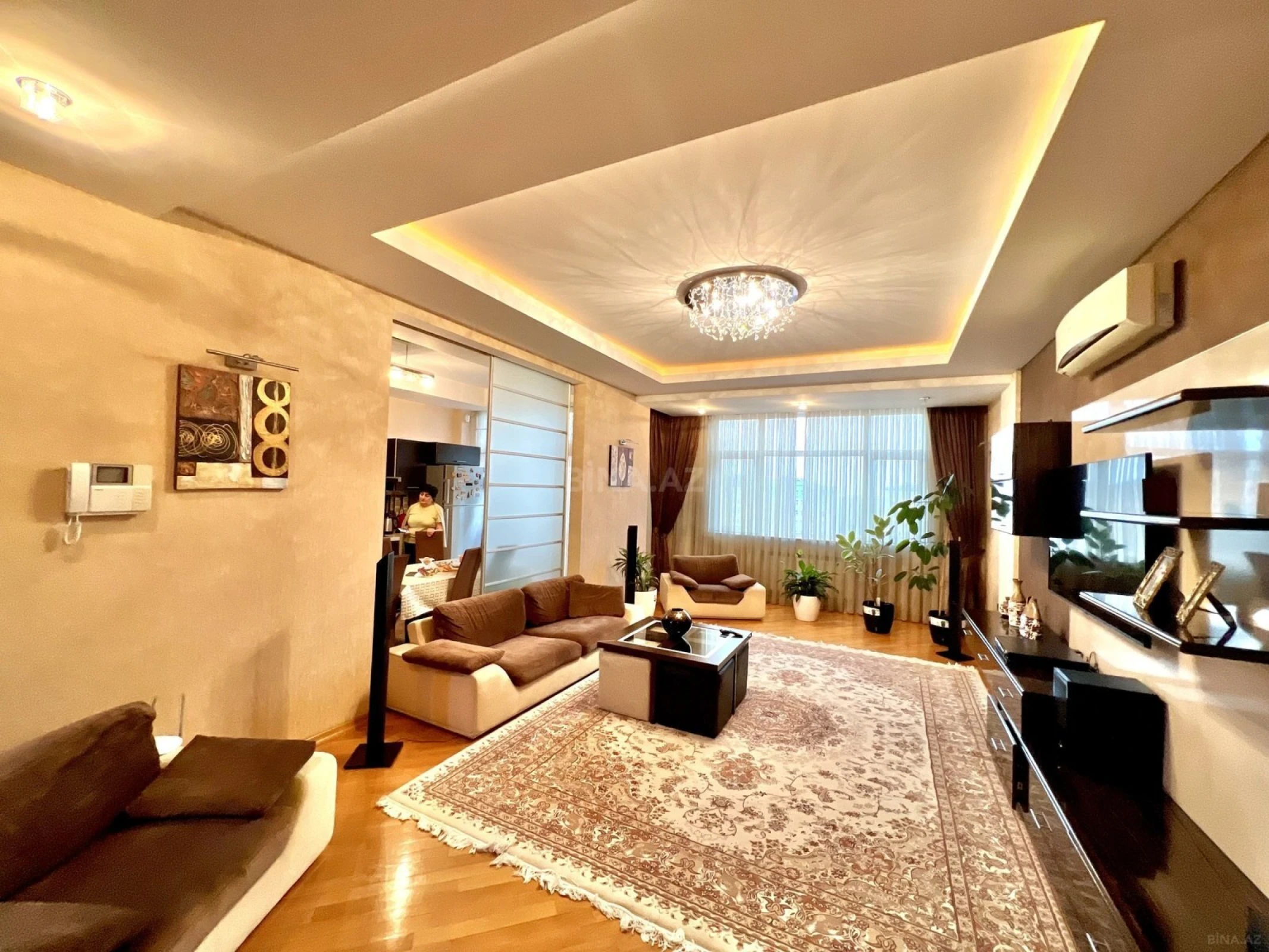 Satılır 3 otaqlı mənzil 141 m²