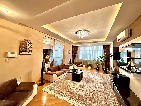 Satılır 3 otaqlı mənzil 141 m²
