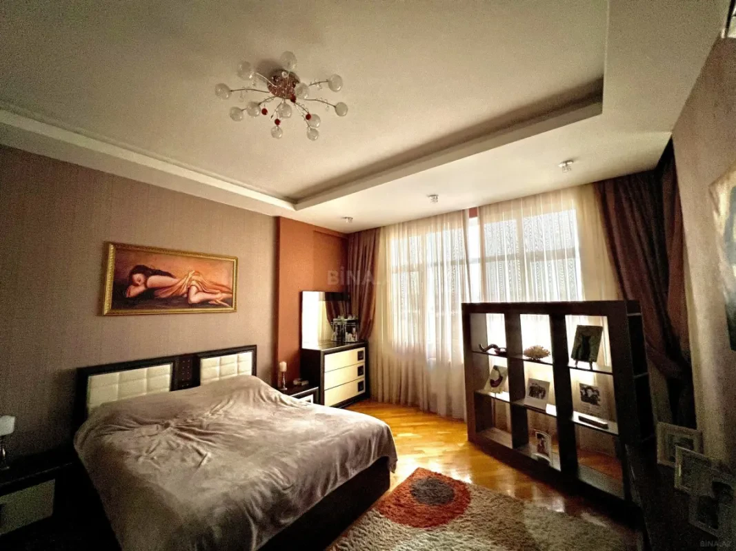 Satılır 3 otaqlı mənzil 141 m²