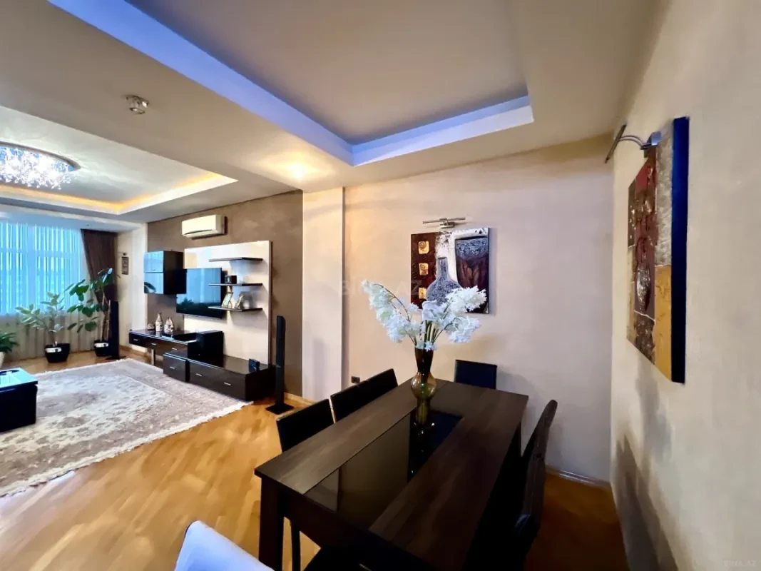 Satılır 3 otaqlı mənzil 141 m²
