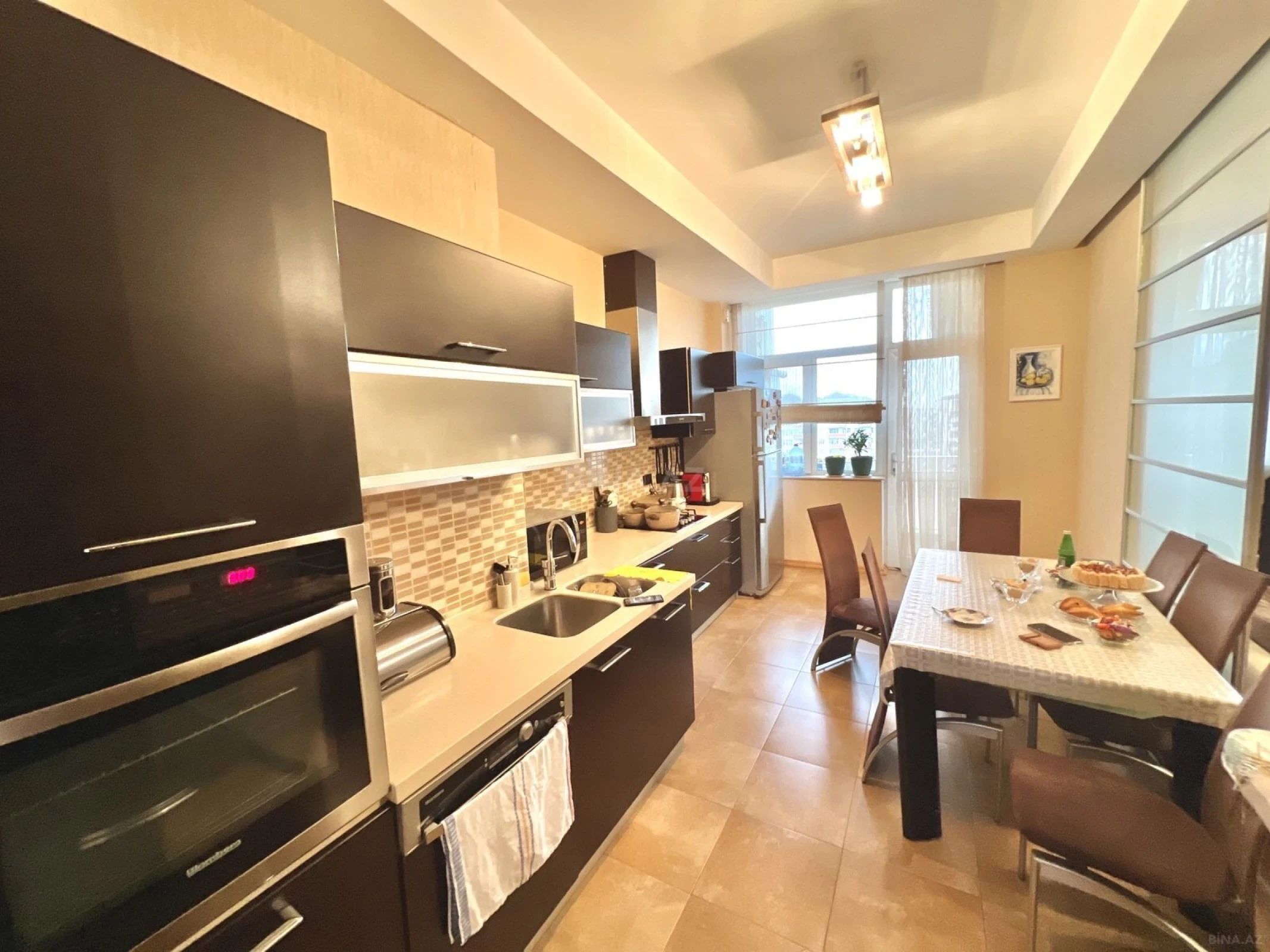 Satılır 3 otaqlı mənzil 141 m²