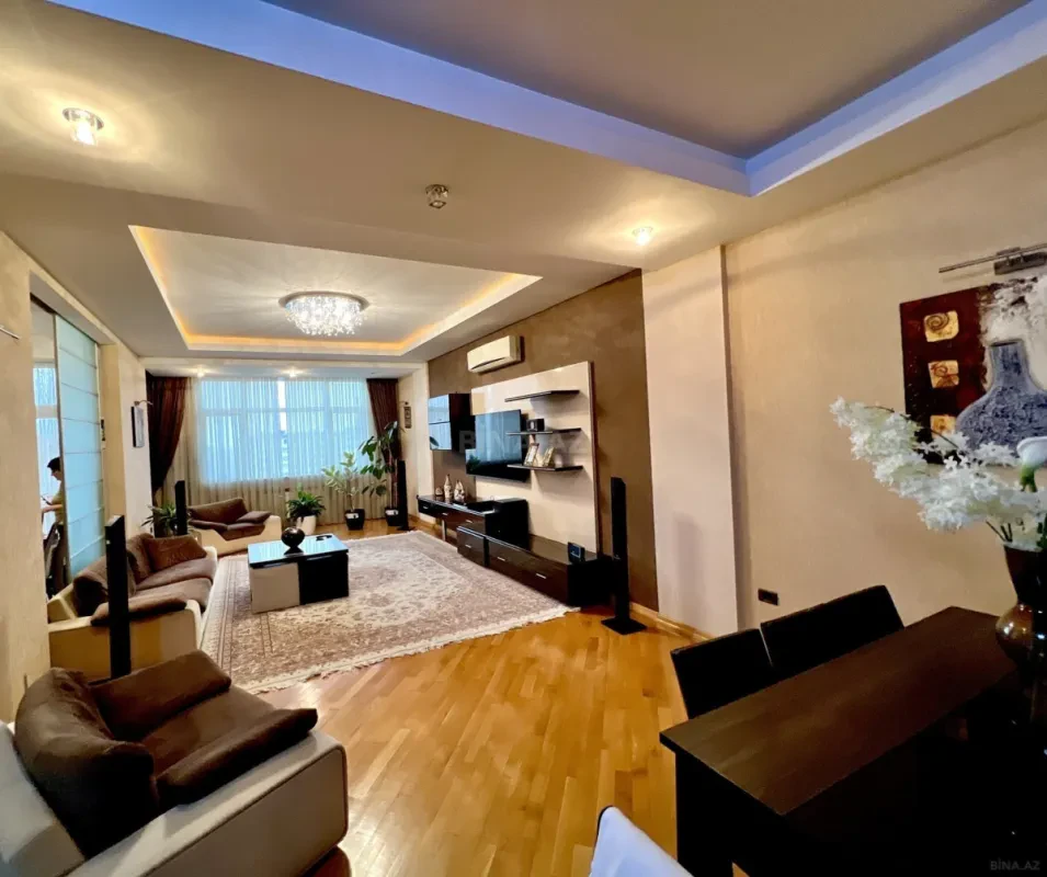 Satılır 3 otaqlı mənzil 141 m²