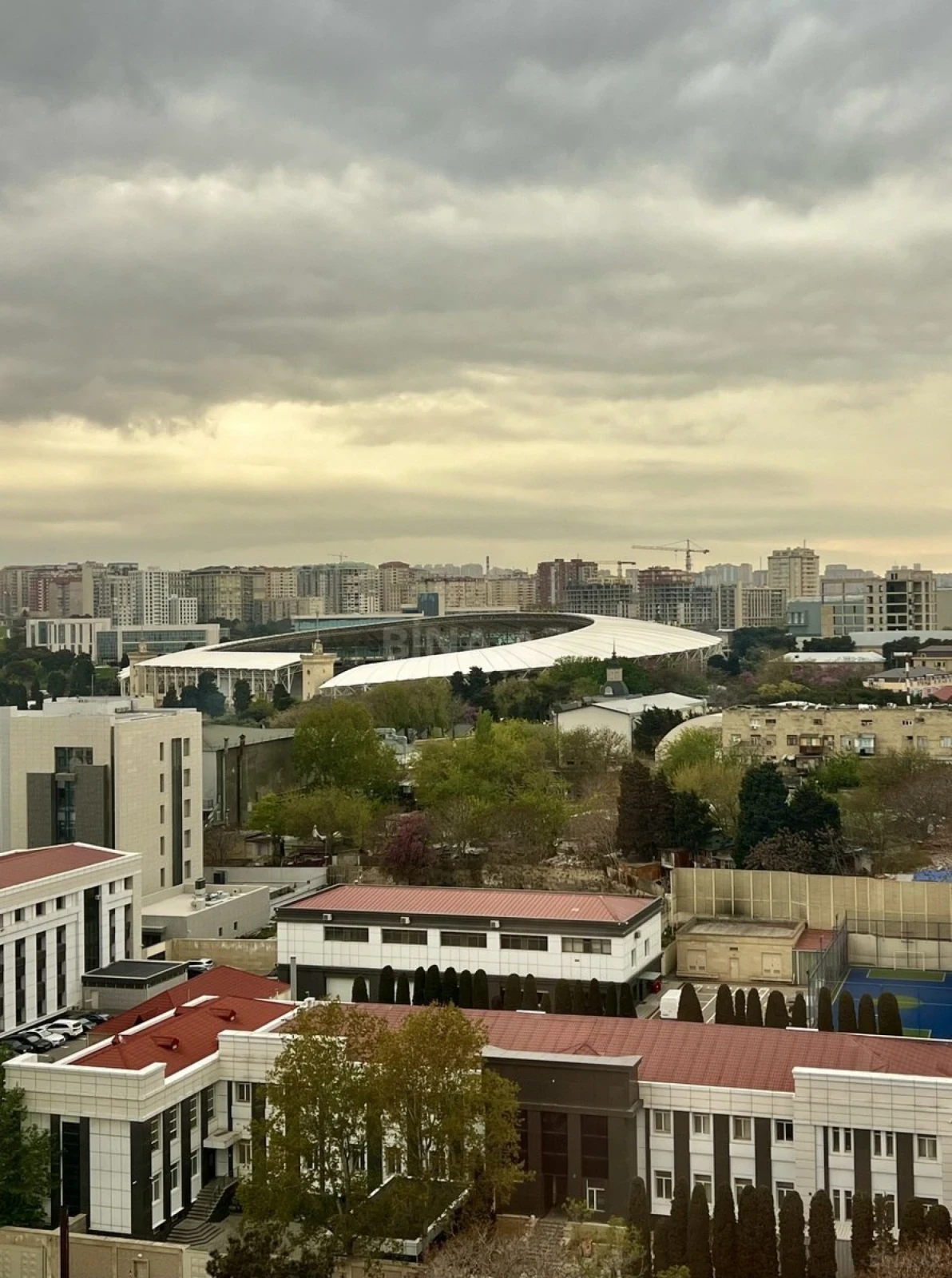 Satılır 3 otaqlı mənzil 141 m²