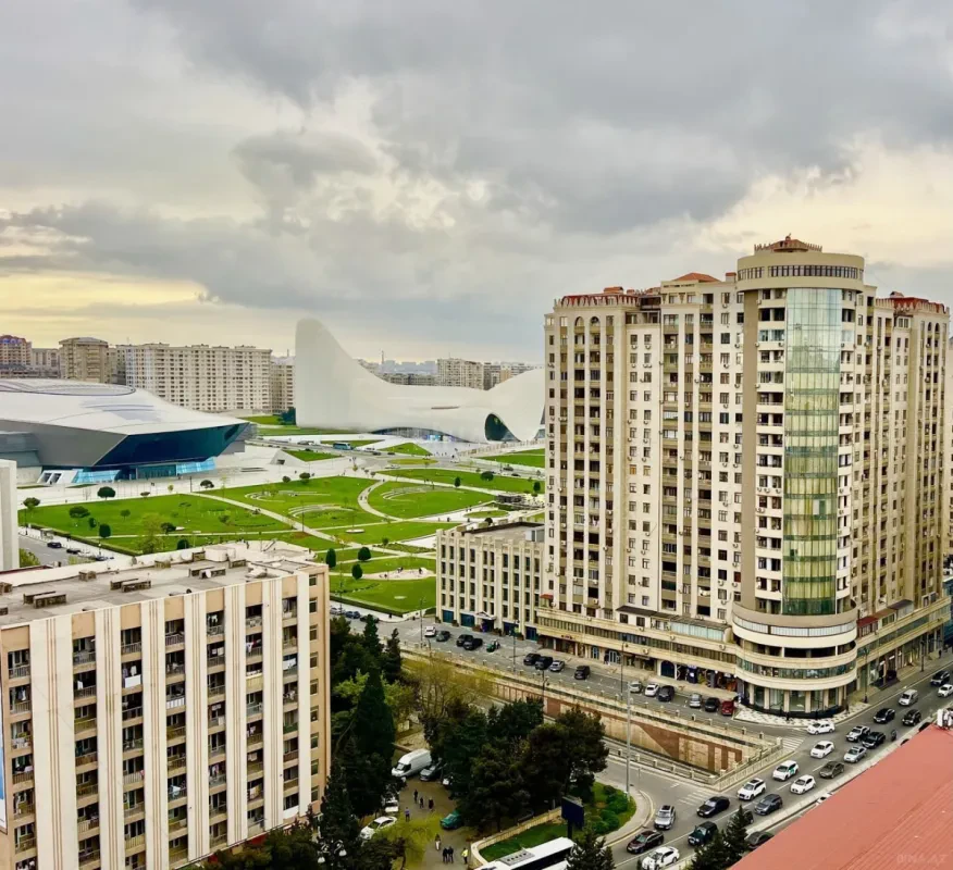 Satılır 3 otaqlı mənzil 141 m²