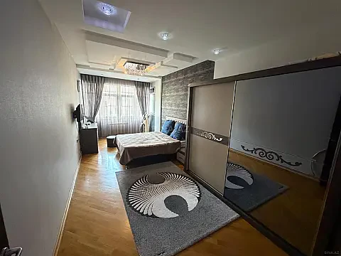 Satılır 3 otaqlı mənzil 130 m²