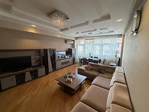 Satılır 3 otaqlı mənzil 130 m²