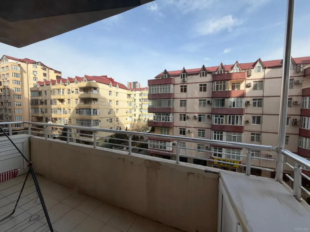 Satılır 3 otaqlı mənzil 130 m²